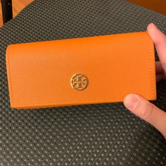 𝗧𝗢𝗥𝗬 𝗕𝗨𝗥𝗖𝗛 𝗧𝗬7121 - Picture 5 of 6